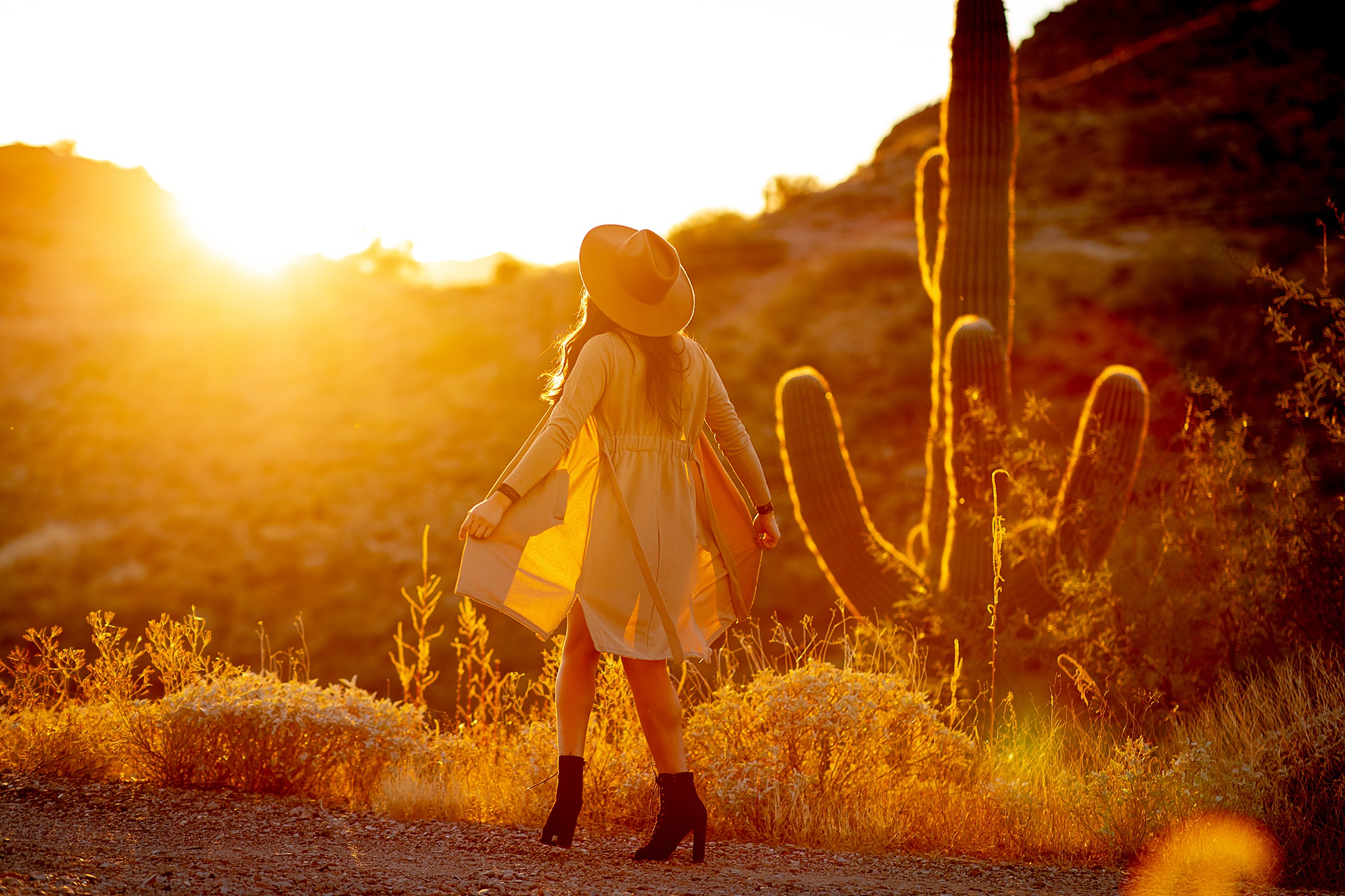 traveling portrait photographer captures woman in Arizona sun