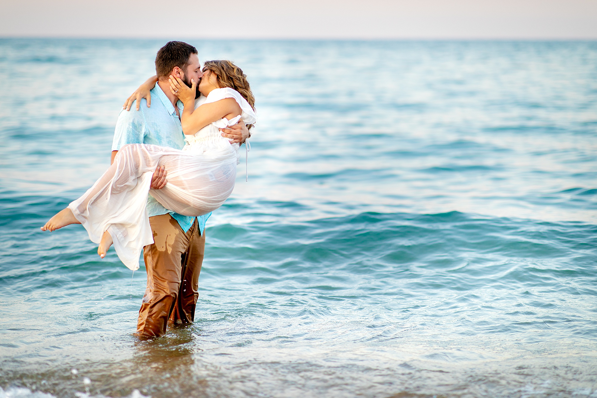 luxury portrait photographer captures couple on beach 